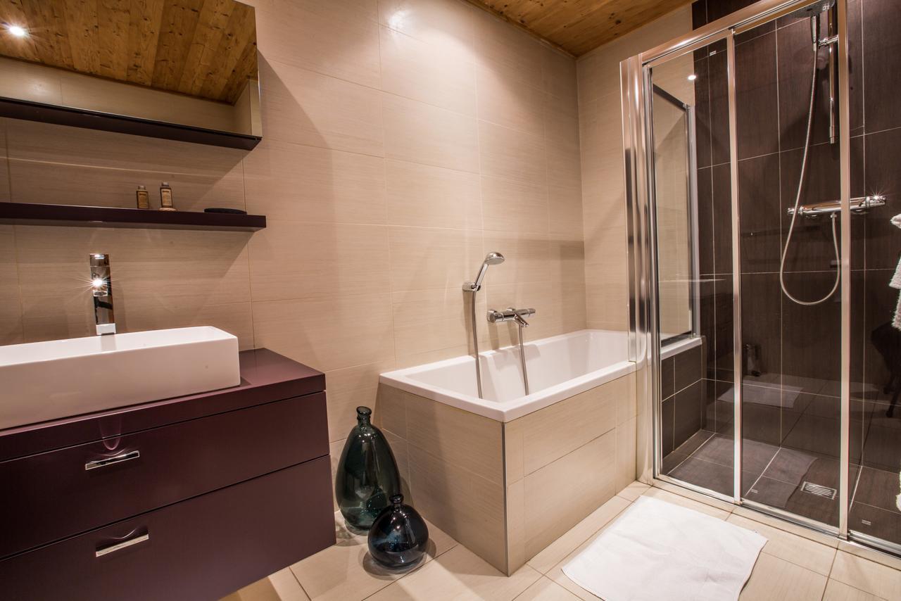 Apartment Au Bon Coin - Luxury Chamonix Hidden Haven, Mont Blanc View, Hot Tub And Garden מראה חיצוני תמונה