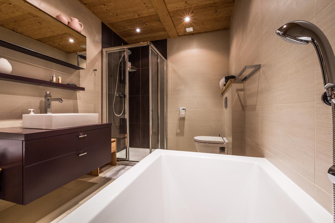 Apartment Au Bon Coin - Luxury Chamonix Hidden Haven, Mont Blanc View, Hot Tub And Garden מראה חיצוני תמונה