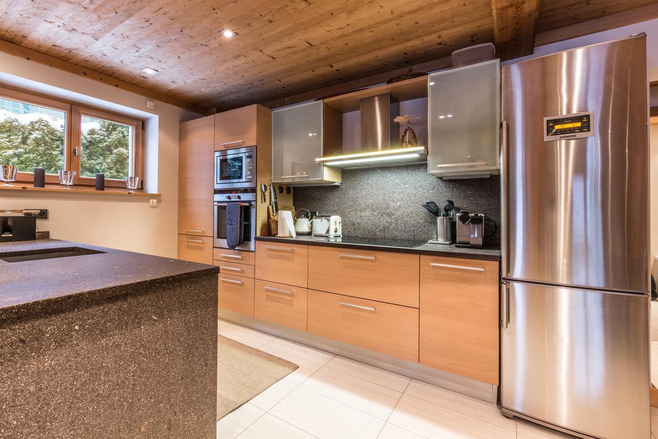 Apartment Au Bon Coin - Luxury Chamonix Hidden Haven, Mont Blanc View, Hot Tub And Garden מראה חיצוני תמונה